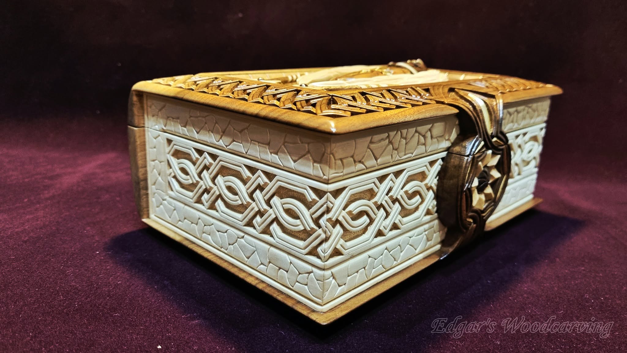 Closed box — hornbeam side band with carved knotwork