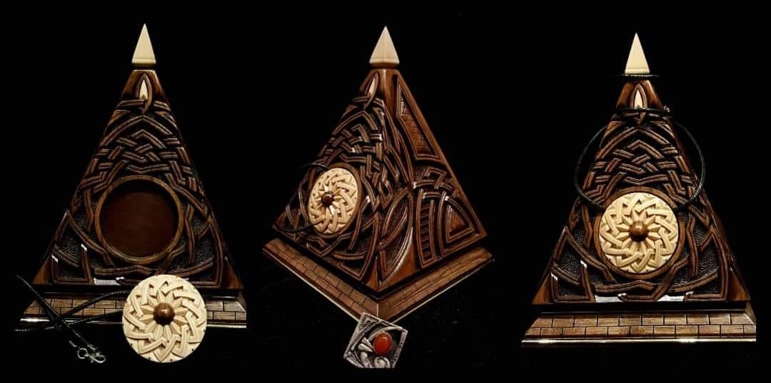 Pyramid Box with Pendant by Edgar Hovhannisyan