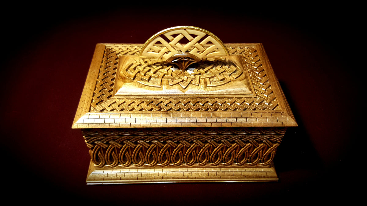 Medium Box with Fan Handle by Edgar Hovhannisyan